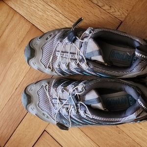 Salomon Hiking Shoes Size 7 women